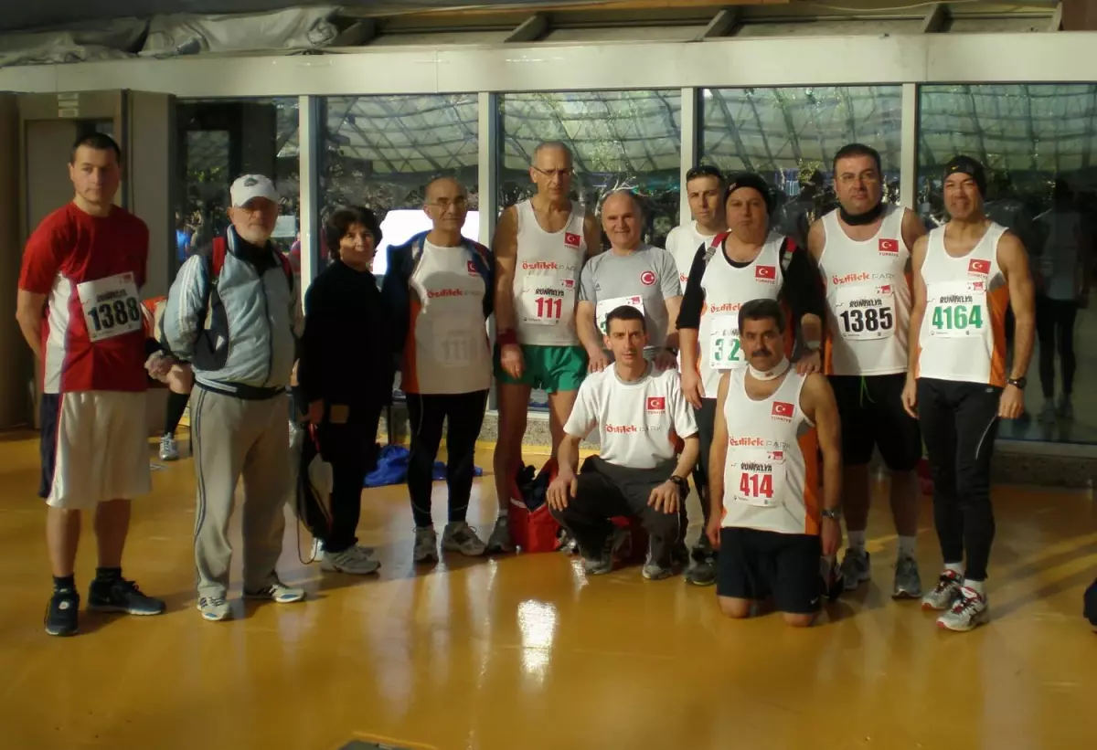 Bursalı Sporcular Runtalya Maratonu'nda Koştu