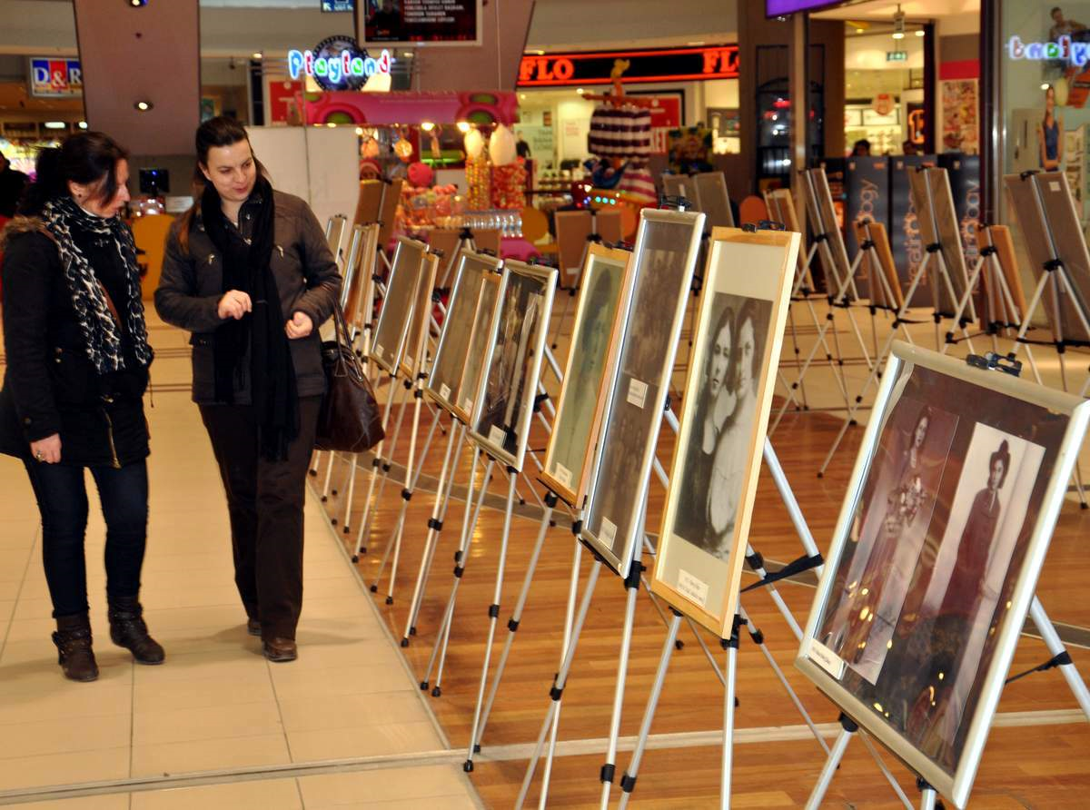 Cumhuriyet Kadınları Fotoğraf Sergisi Espark da Açıldı
