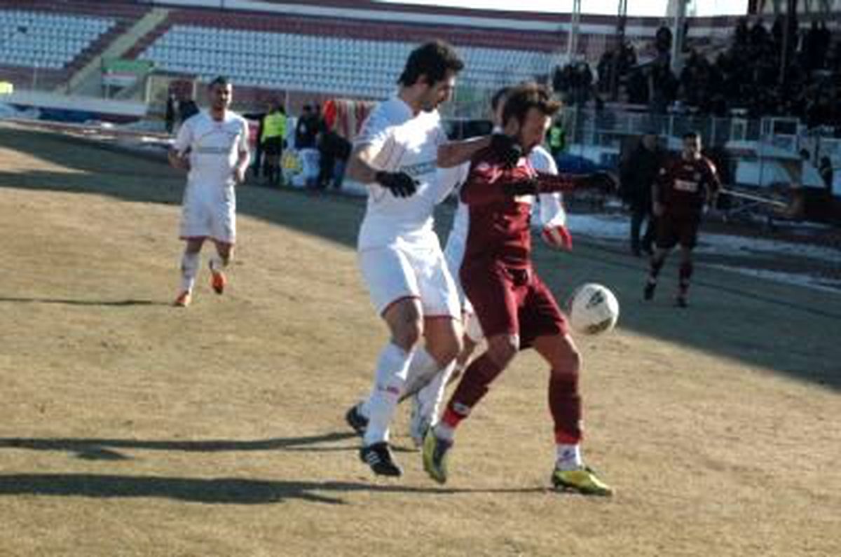 Elazığspor Liderliğini Sürdürdü