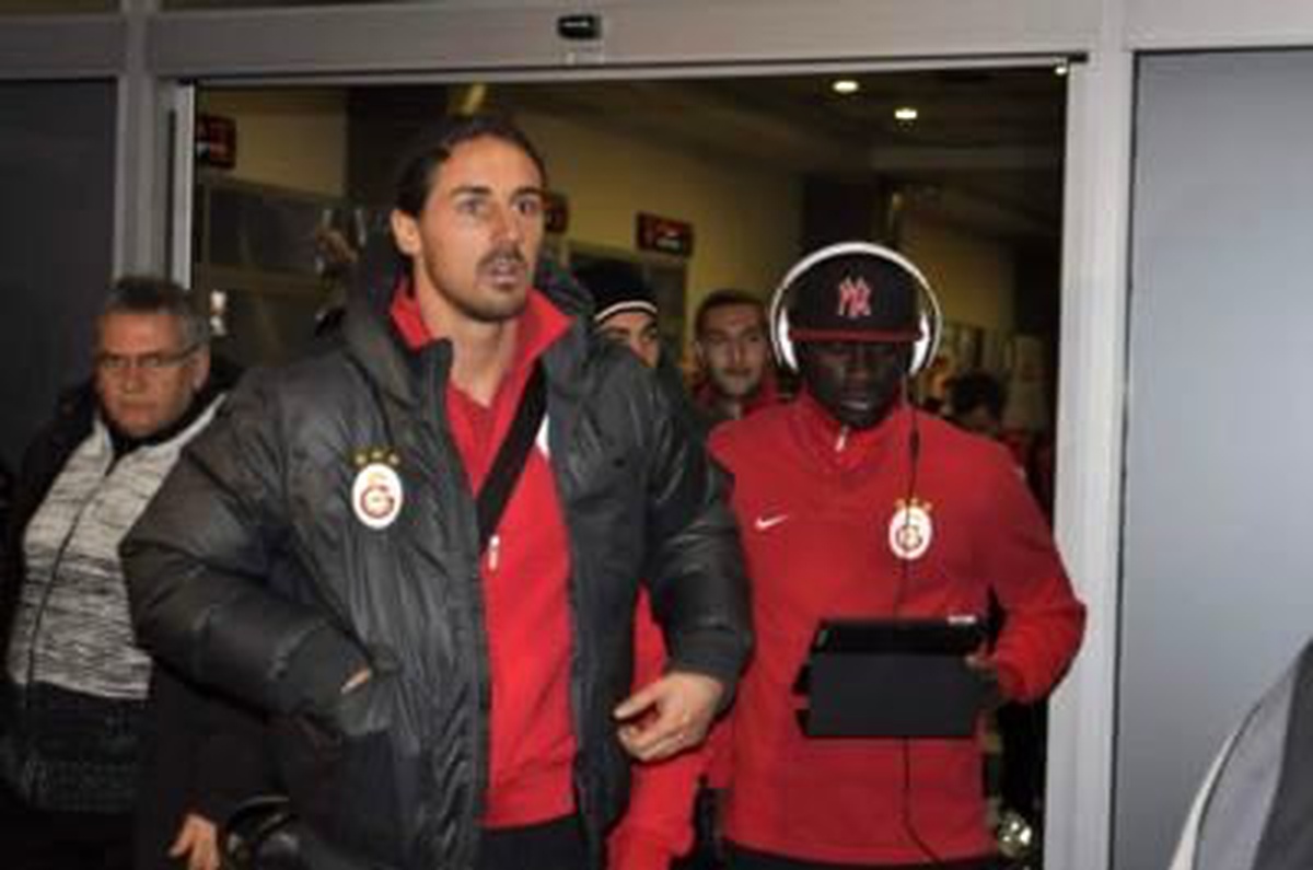 Galatasaray Kafilesini Taşıyan Uçak Kayseri'ye İndi