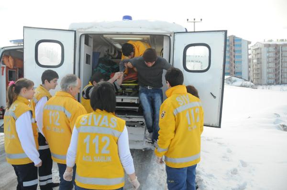 Hastanın İmdadına Paletli Ambulans Yetişti
