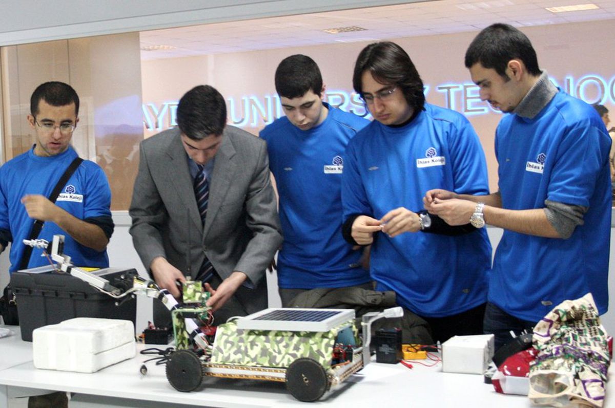İhlas Koleji Robotuna İstanbul Aydın Üniversitesi\'nden Birincilik Ödülü