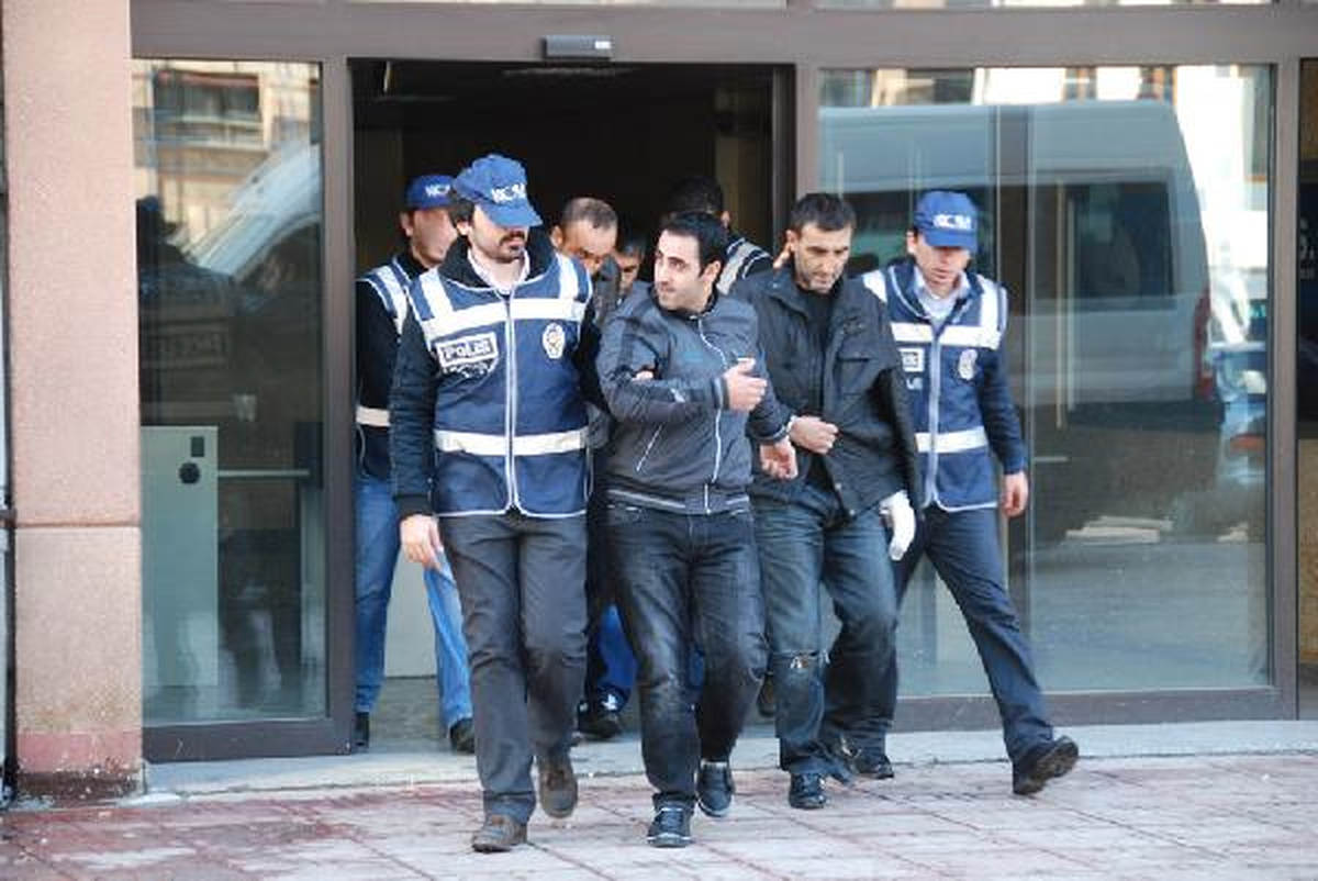 İki Çantadan 11 Kilo 950 Gram Eroin Çıktı