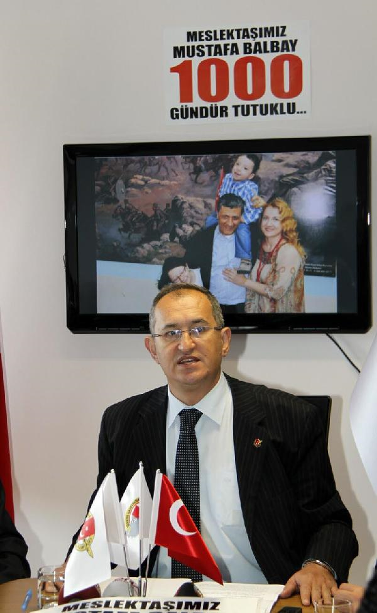İzmirli Gazeteciler, Balbay\'a Sahip Çıktı
