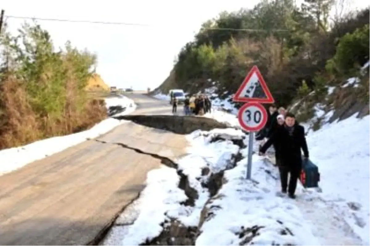 Kastamonu Sahil Yolunda Heyelan