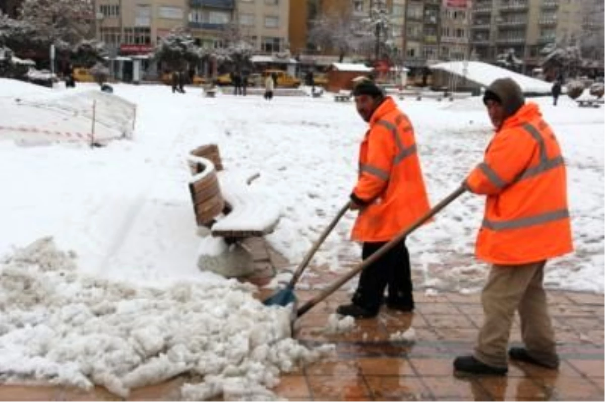 Kırşehir\'de Eğitime Kar Engeli