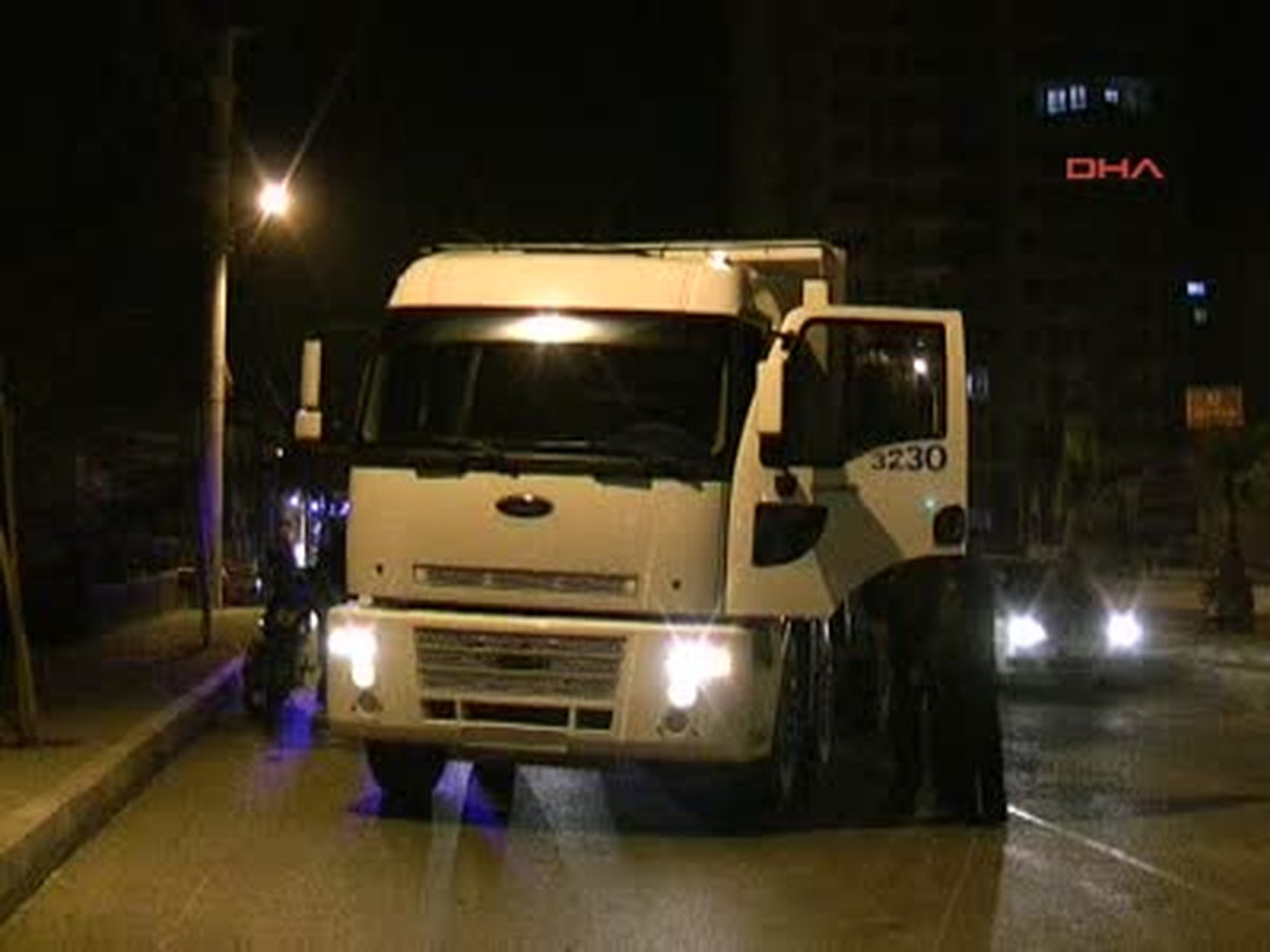 Kum Hırsızı Kaçamayacağını Anlayınca Kumu Yola Boşalttı