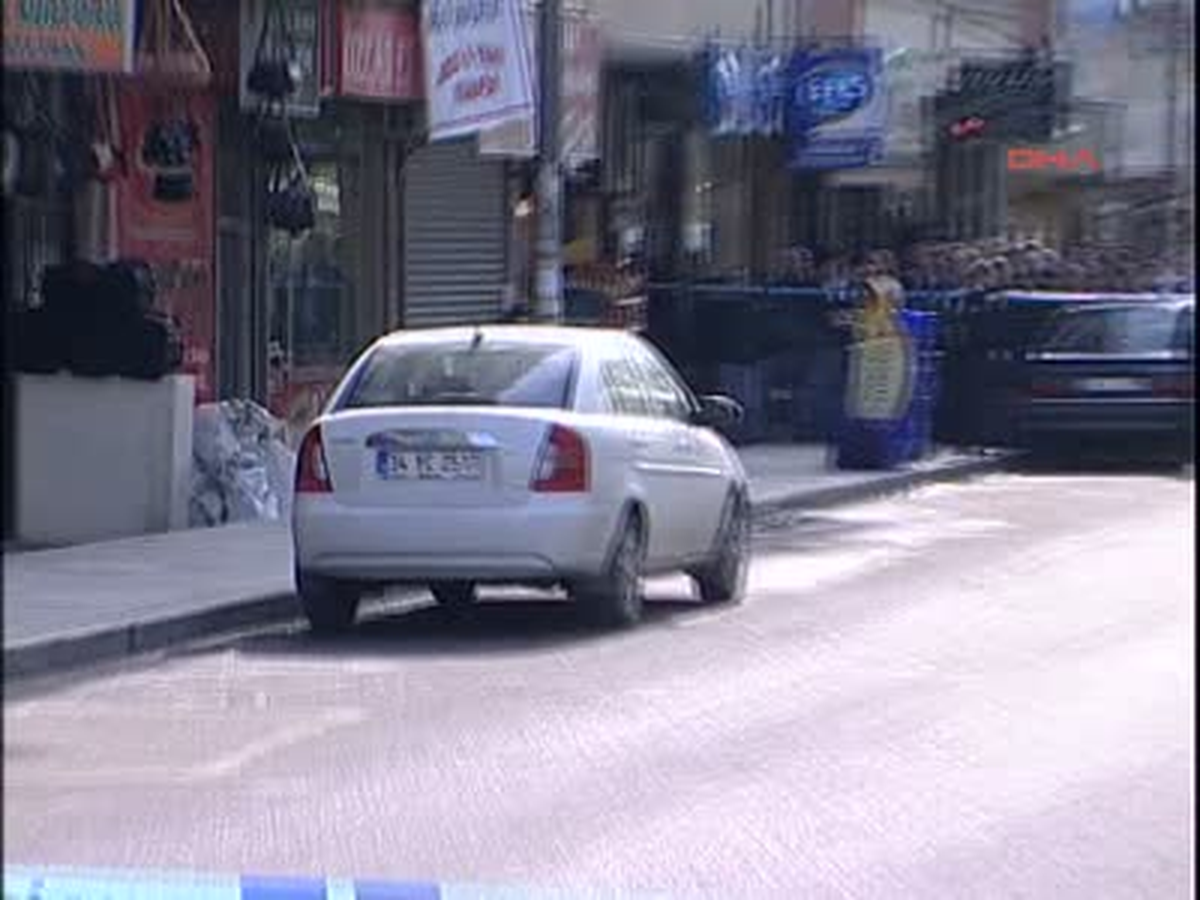 Otomobilin Altındaki Yağ Kutusu Polisi Alarma Geçirdi