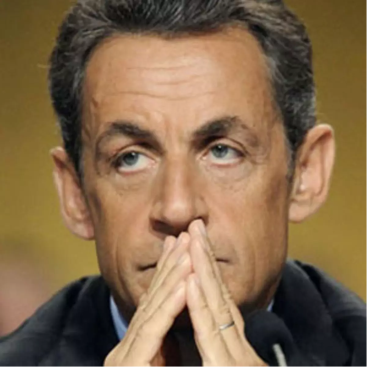 Sarkozy\'nin Şansı Giderek Azalıyor