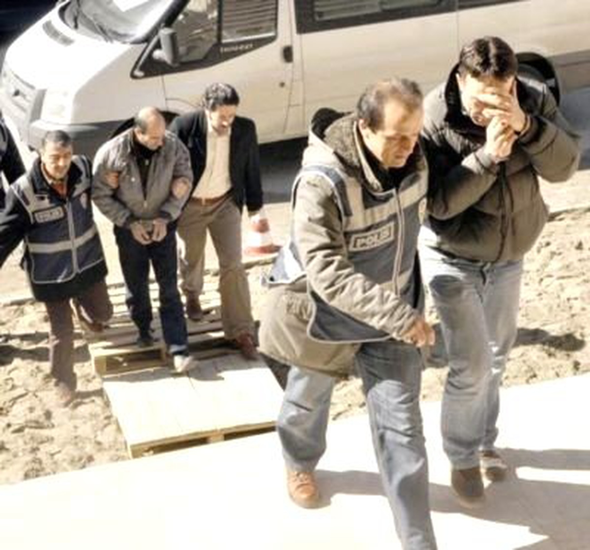 Soyguncuları, Düşürdükleri Poşet Ele Verdi (2)