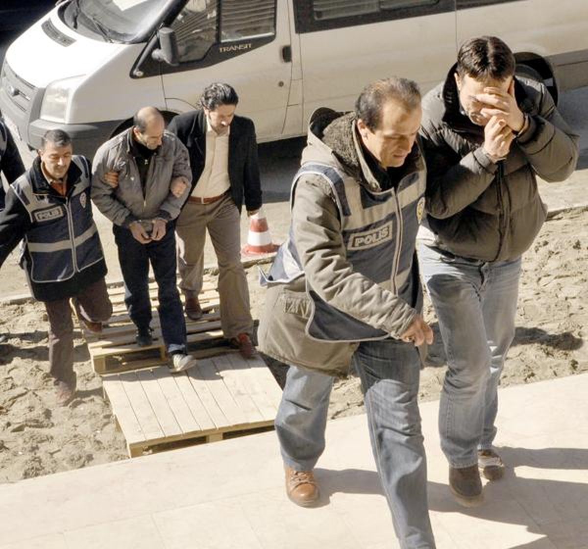Soyguncuları, Düşürdükleri Poşet Ele Verdi