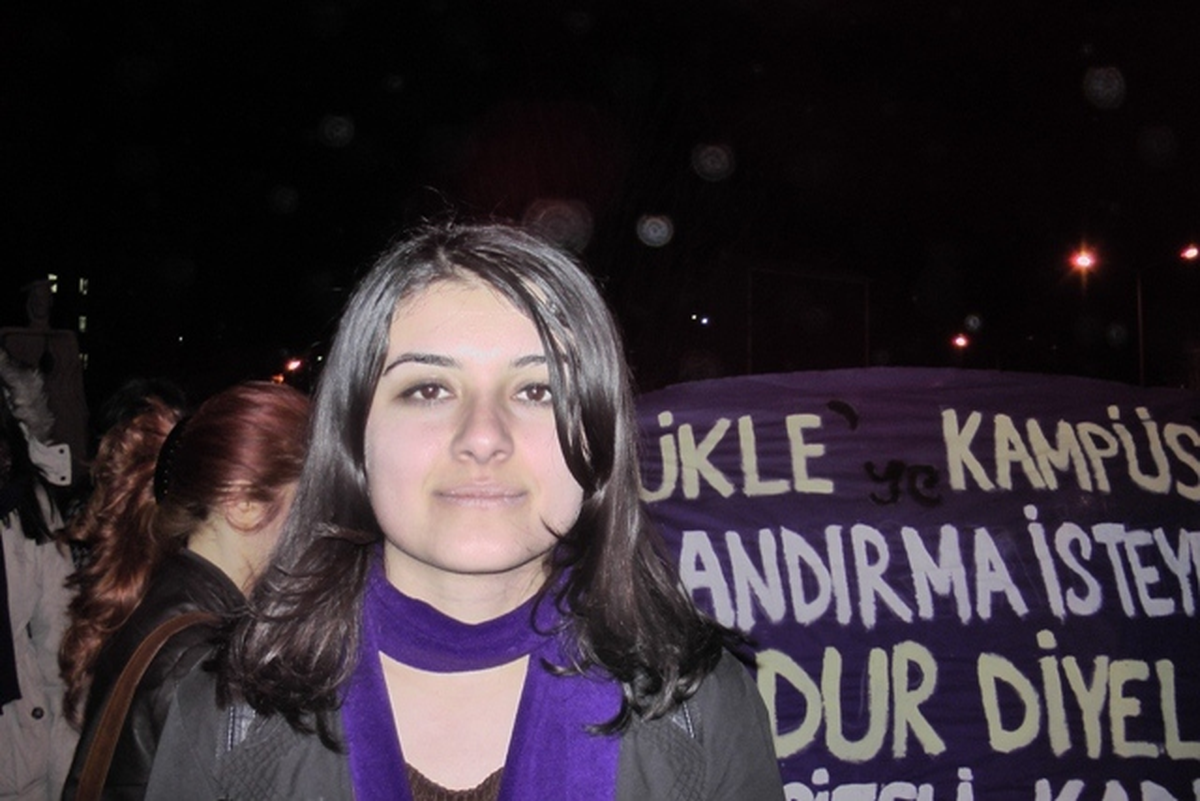 Üniversiteli Öğrenciler Görükle\'nin Karanlığına Mum Yaktı