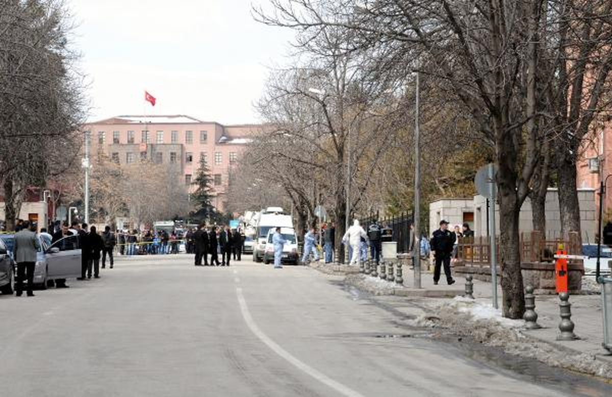 Yargıtay Binası Otopark Girişinde Patlama (2)