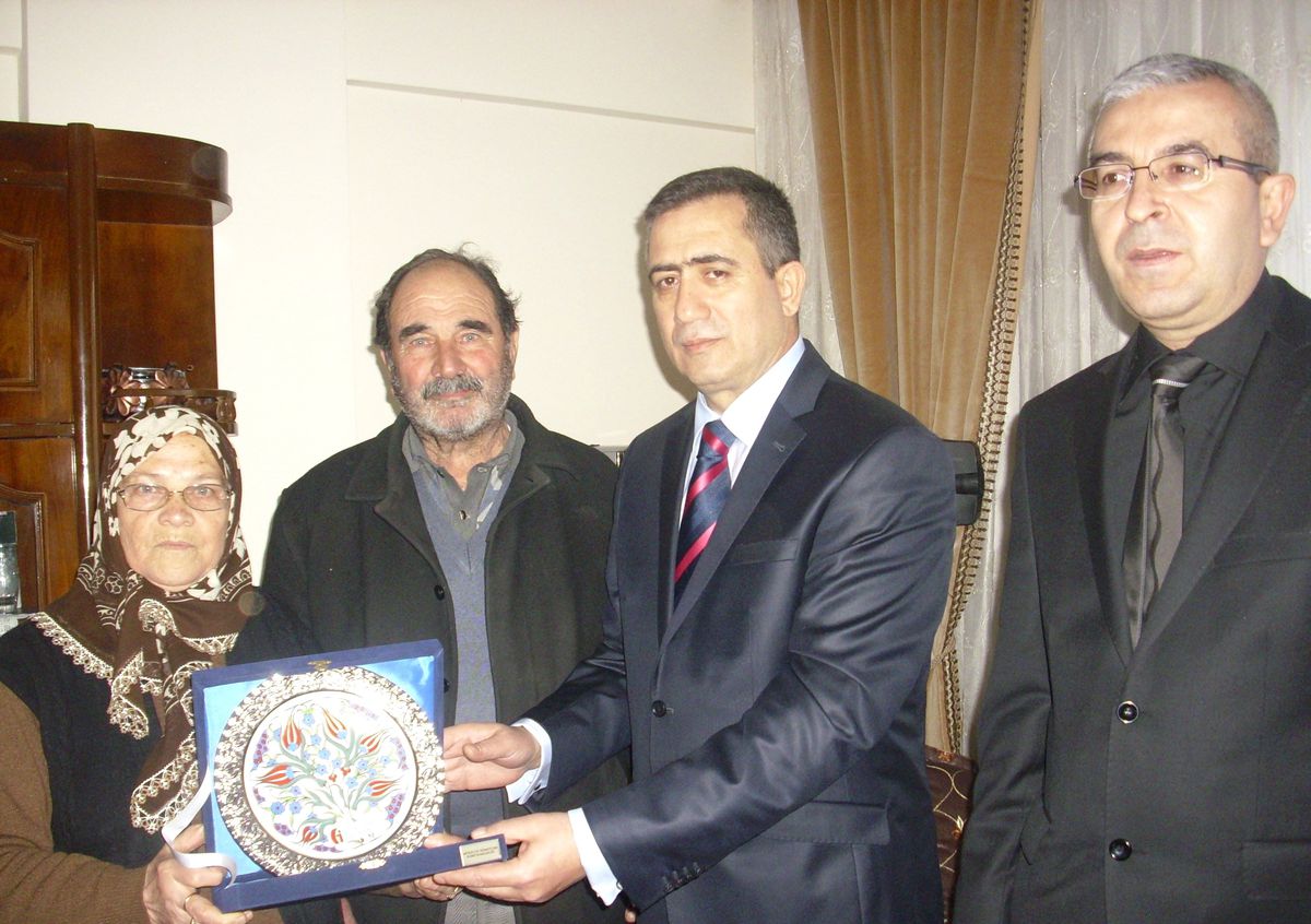 Yüksek Vergi Ödeyen Ödemiş'li İşadamlarına Gelir İdaresinden Plaket
