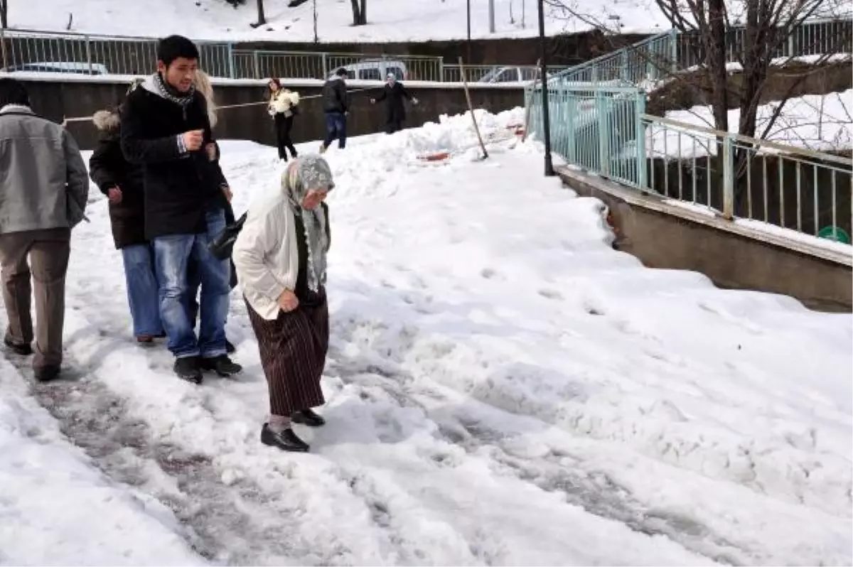 Zonguldak\'ta Karın Ardından Buzlanma