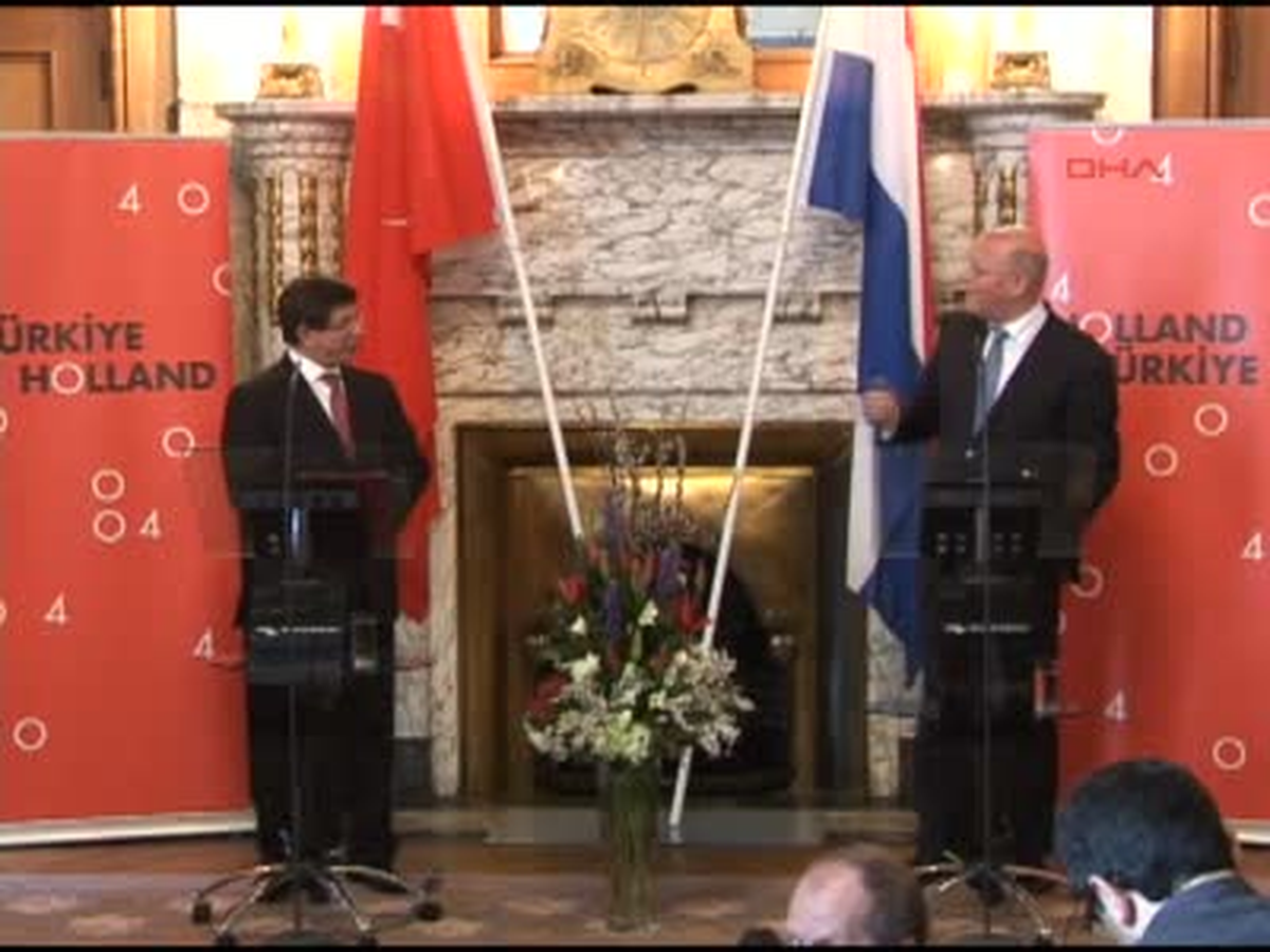Bakan Davutoğlu, Hollanda\'daki Temaslarını Tamamladı