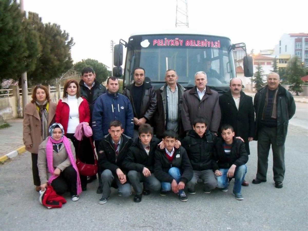 Burhaniye\'de Öğrencilerden Başkan Kayacık\'a Otobüs Teşekkürü