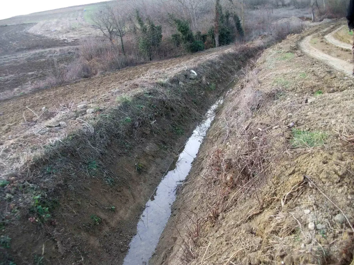 Büyükşehir Belediyesi Tarlaların Sulanması İçin Su Kanalları Oluşturuyor