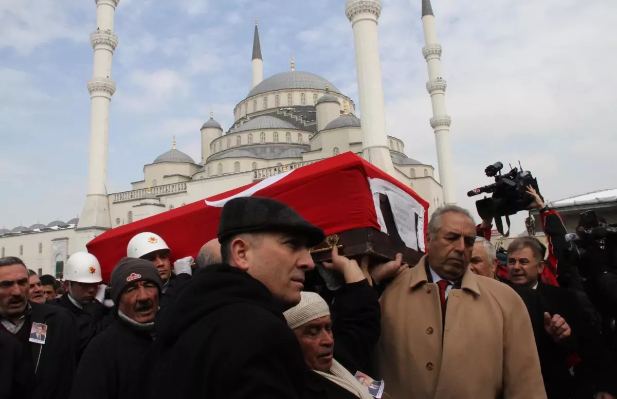 Eski Asayiş Daire Başkanı Eryılmaz Son Yolculuğuna Uğurlandı