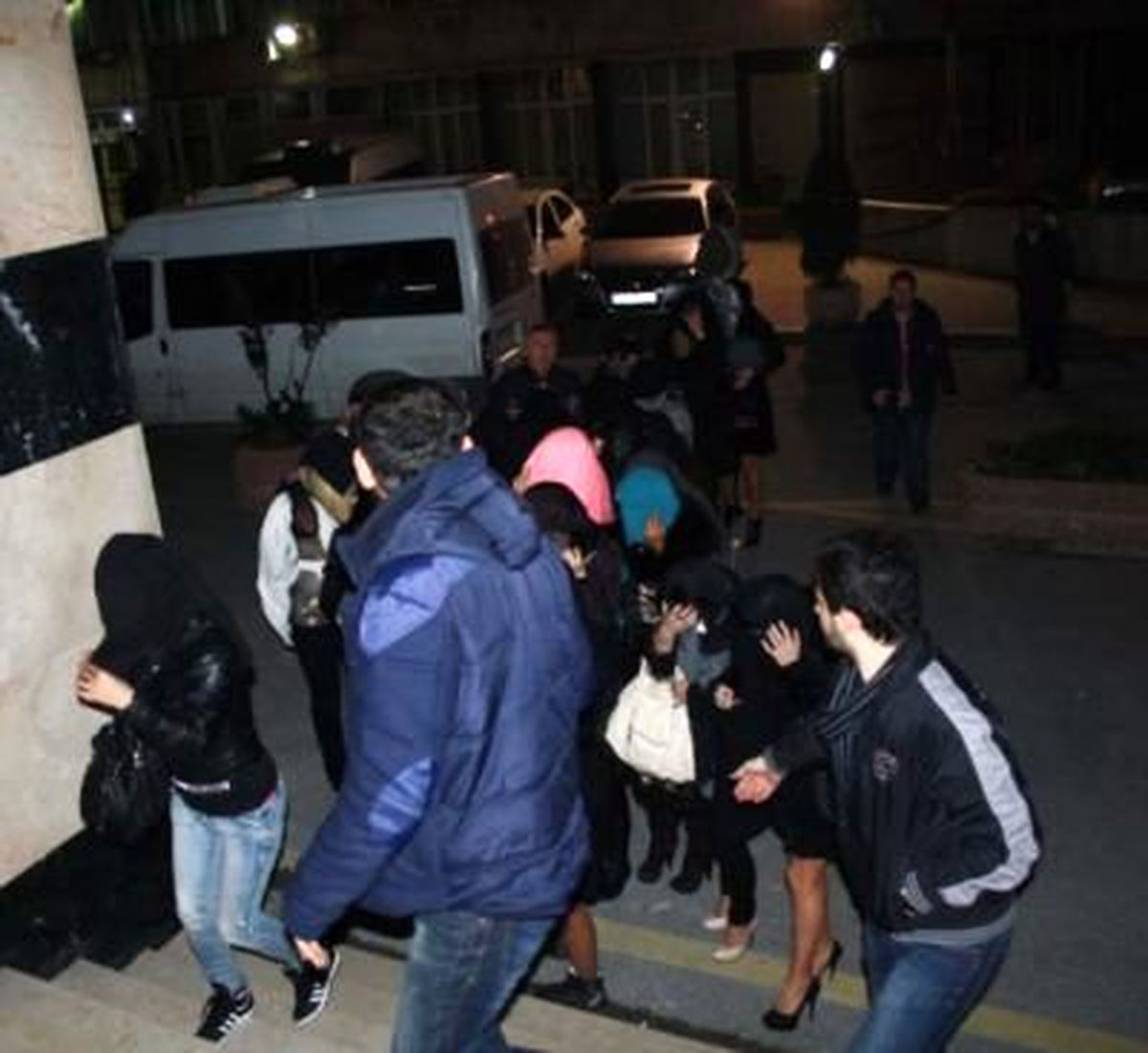 Fatih\'te Fuhuş Operasyonu: 32 Gözaltı