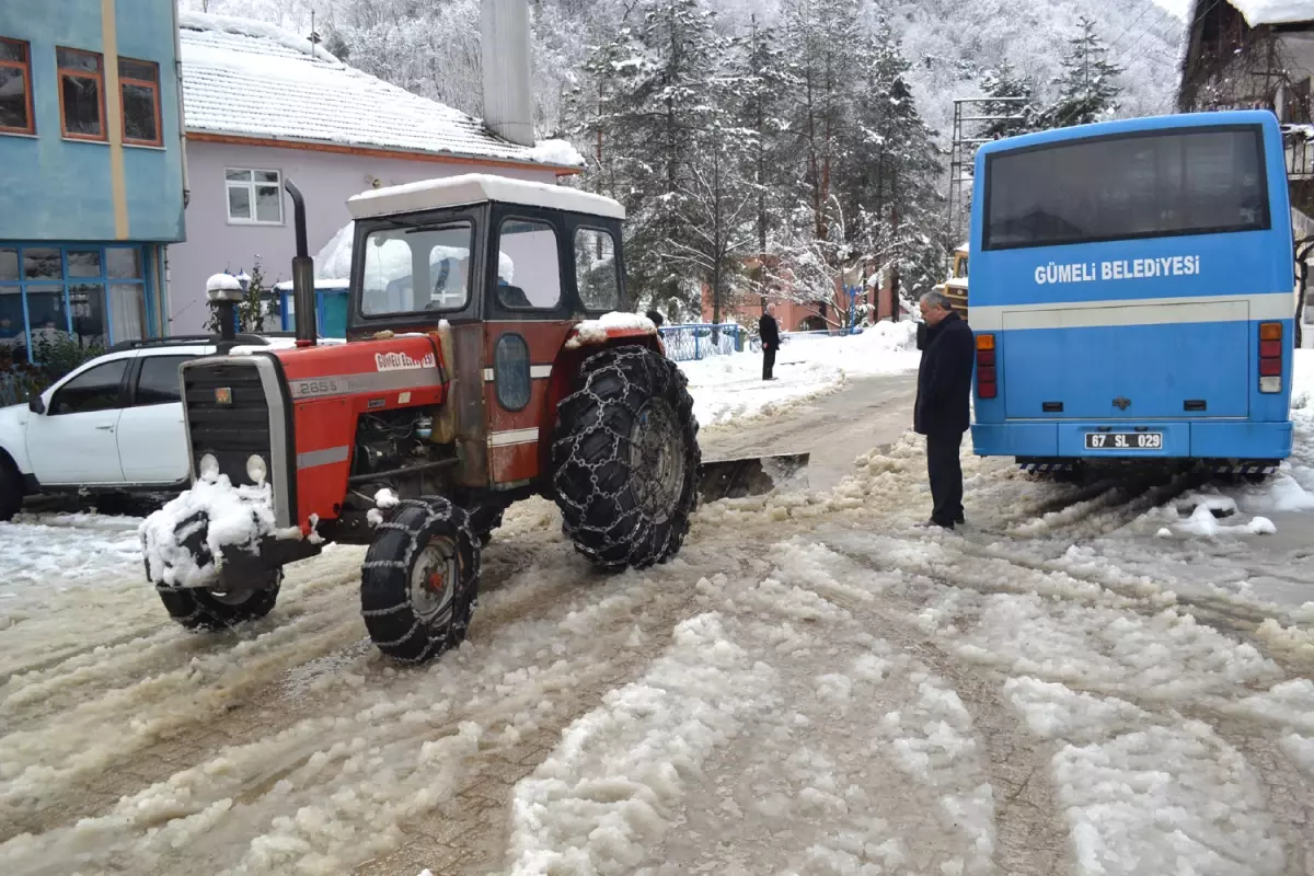 Gümeli\'de Kar Temizleme Çalışmaları Sürüyor