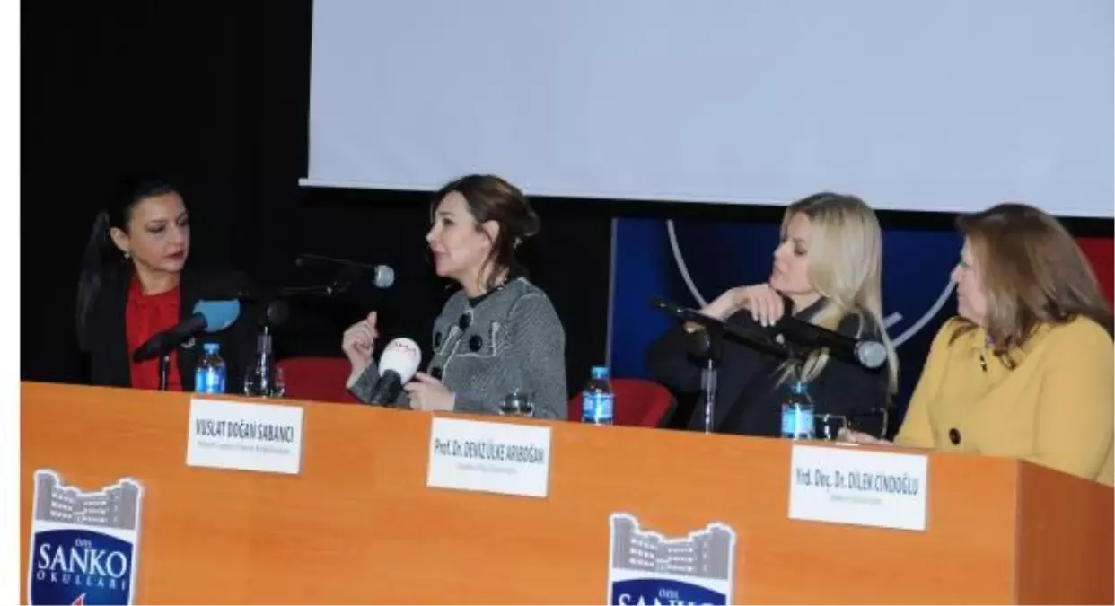 Hürriyet Gazetesi Yönetim Kurulu Başkanı Vuslat Doğan Sabancı, Gaziantep\'te Panelde Konuştu(1)