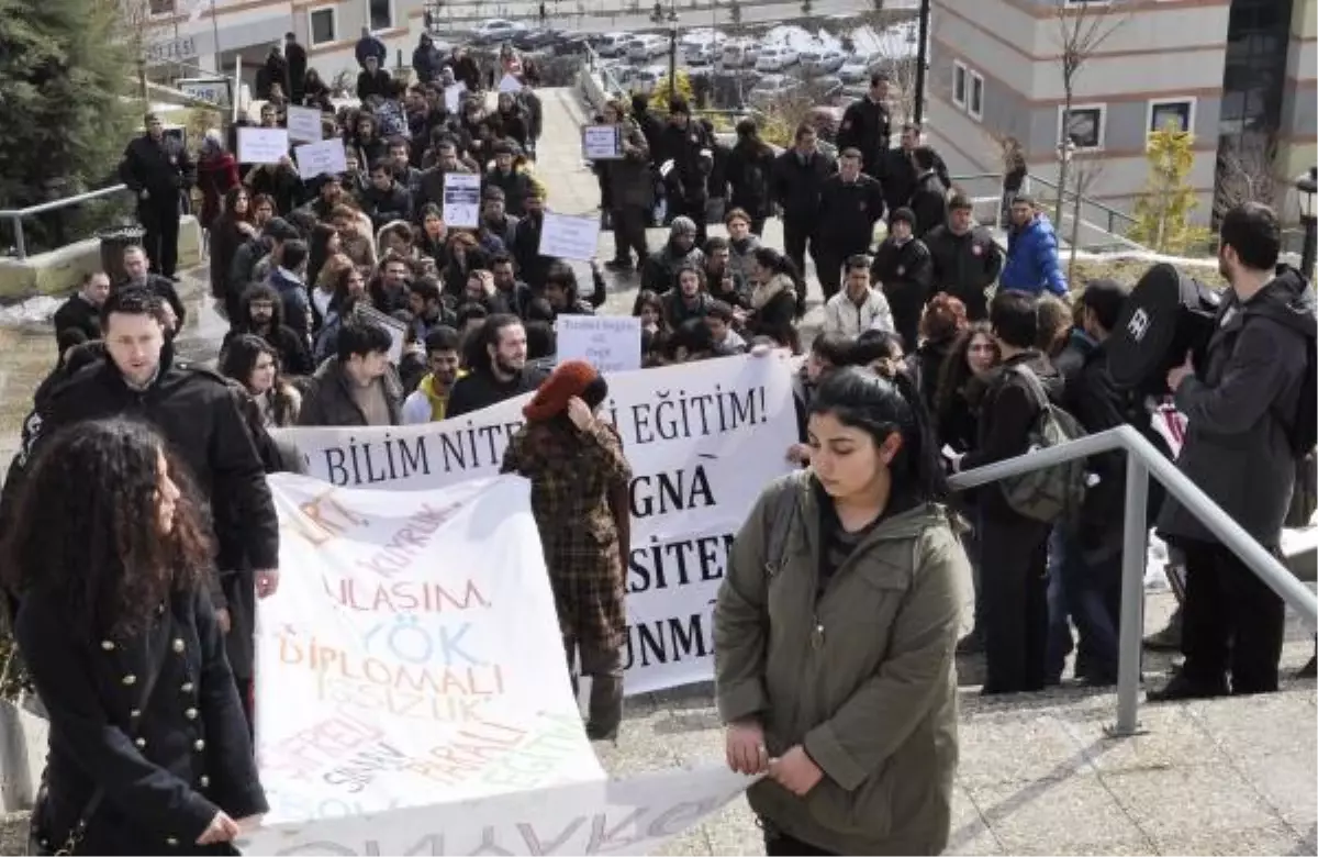 Kocaeli Üniversitesi\'nde Öğrencilerden \'Bologna Süreci\' Protestosu