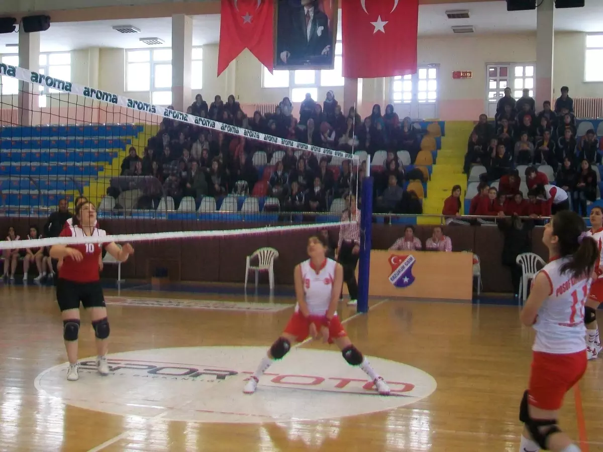 Liselerarası Voleybol Grup Maçları Başladı