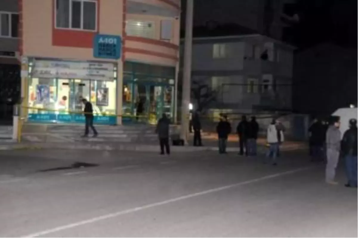 Marketin Önünde Ses Bombası Patladı