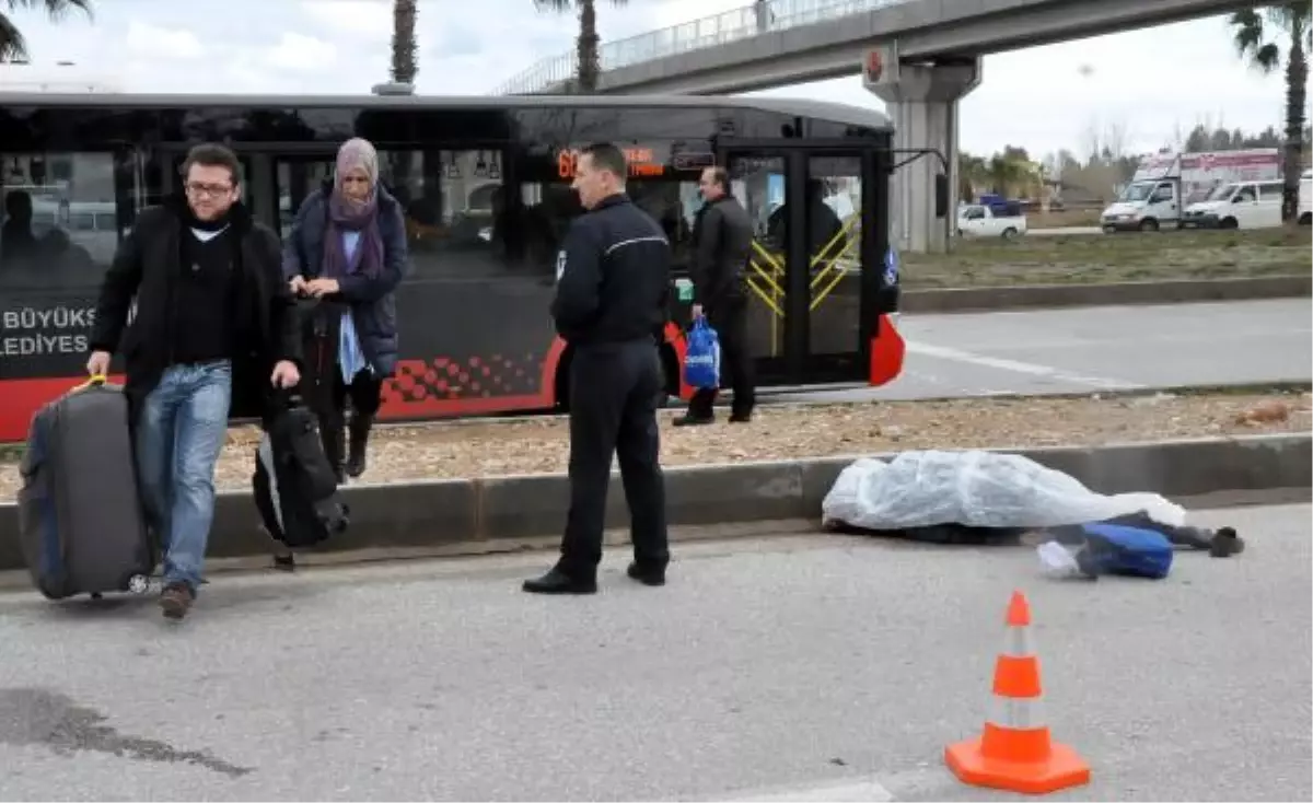 Milli Piyango Bayisi Minibüs Altında Can Verdi