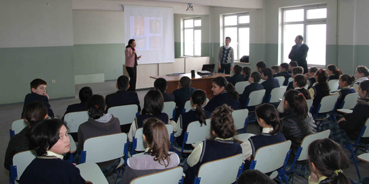 Okullarda Sağlık Eğitimleri Sürüyor