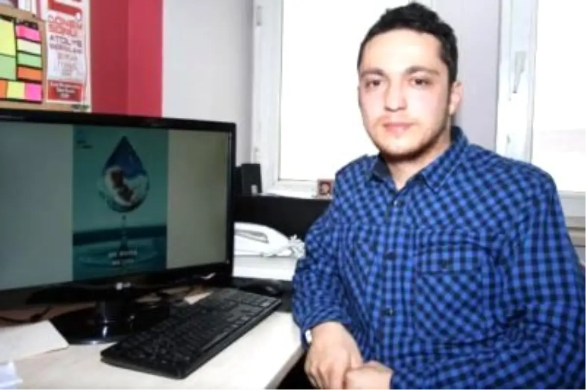 Otobüste Çizdiği Afişle Birinciliğe Koşuyor