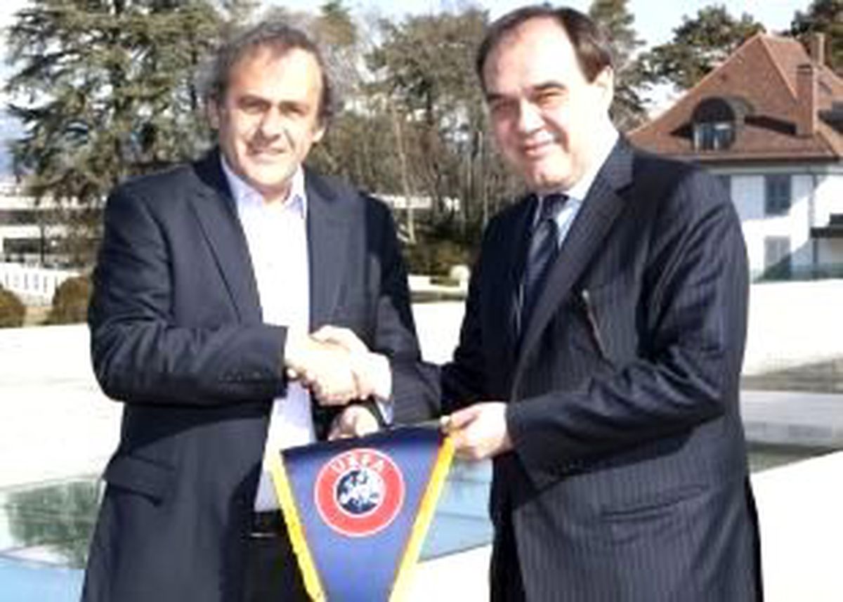 "Platini ile Demirören Arasında..."