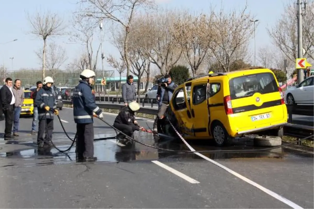 Taksici Ters Yola Girdi: 4 Yaralı