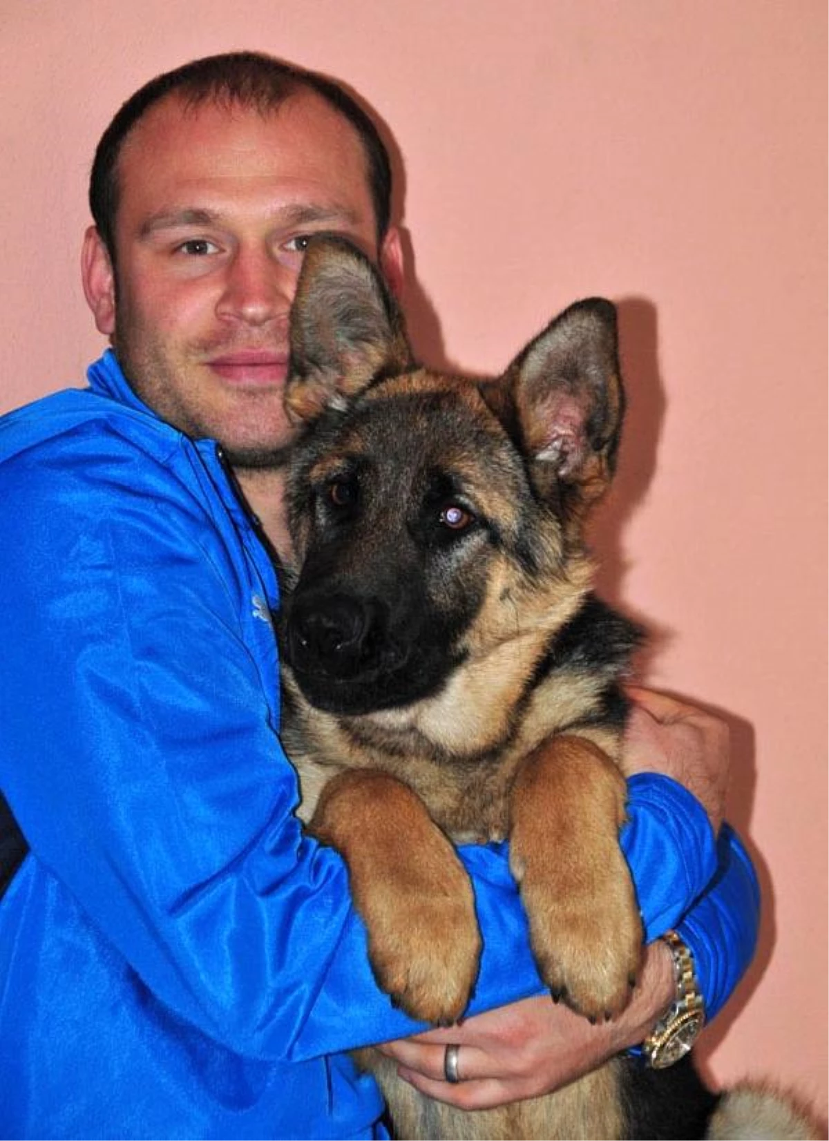 Trabzonsporlu Serkan\'ın Köpek Sevgisi