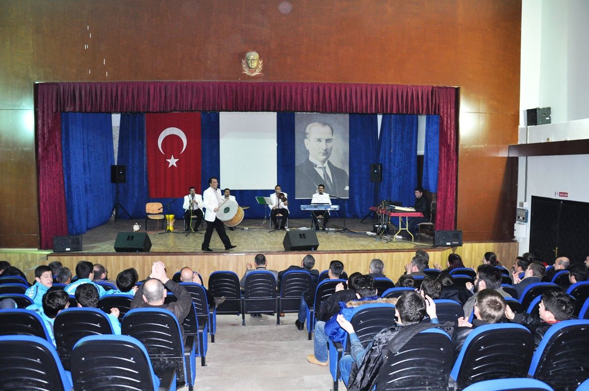 Urfalı Müdürden Futsal Şenliğinde Sıra Gecesi