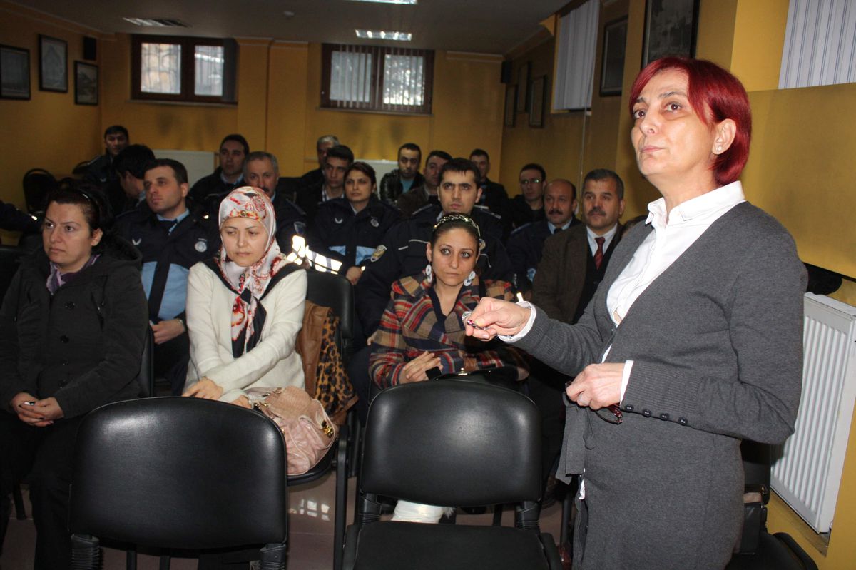 Zonguldak\'ta Sigara Denetmenlerine Eğitim