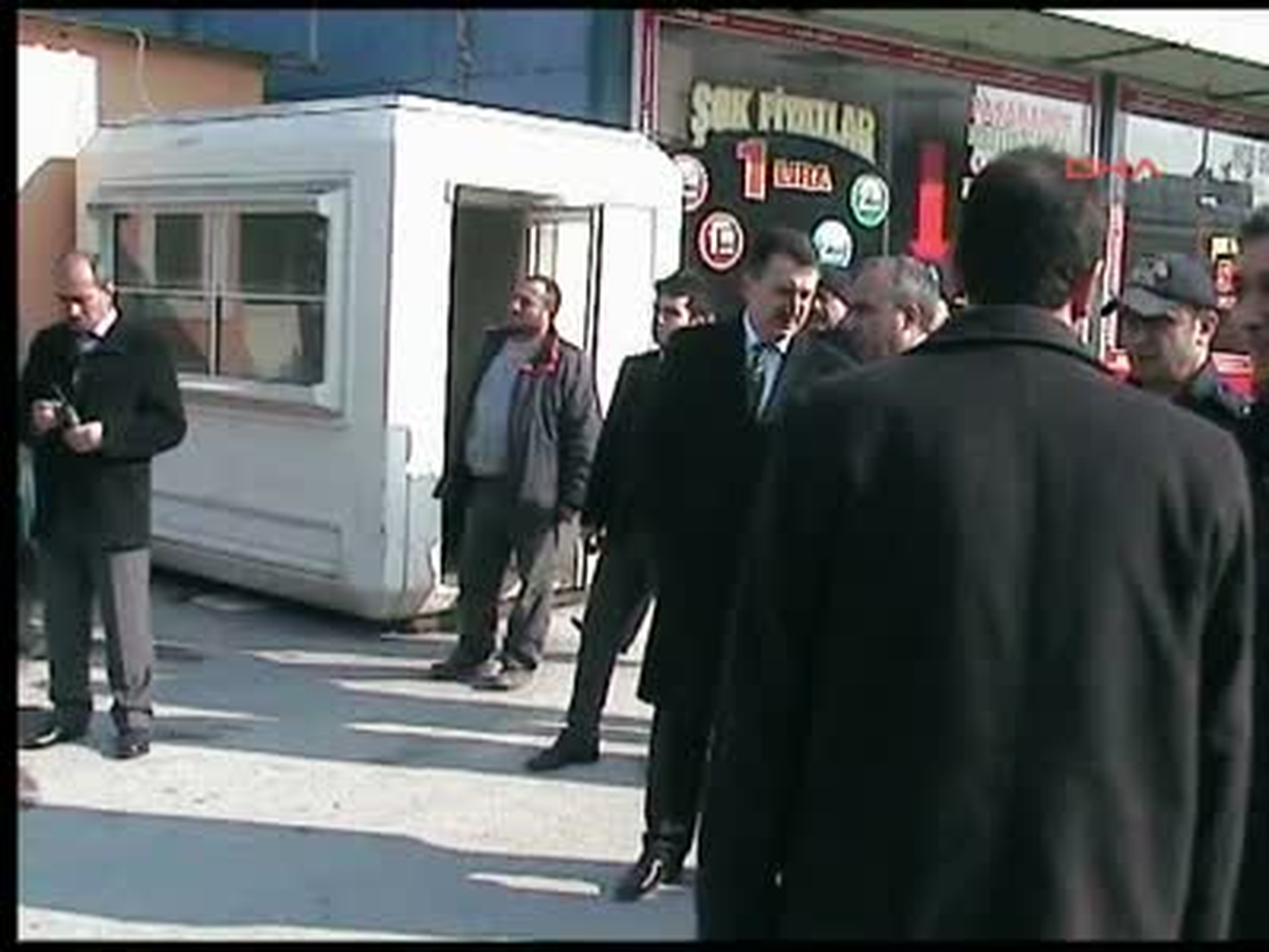 Adapazarı\'nda Depremde Yapılan Prefabrik İşyerleri 12 Yıl Sonra Yıkılıyor