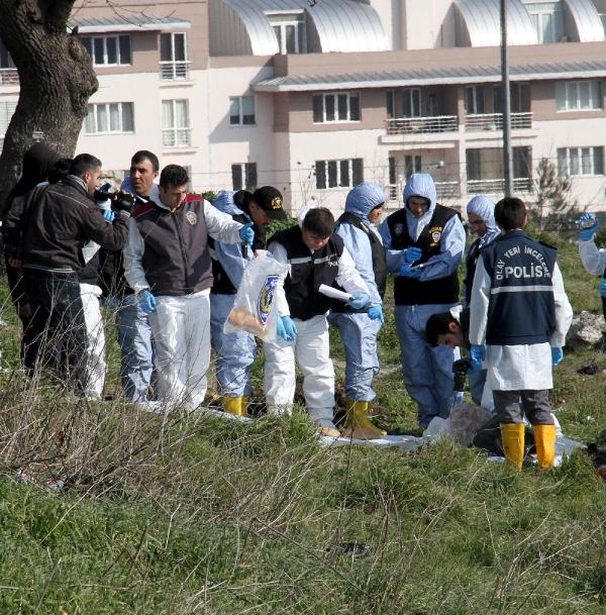 Boş Arazide 15 Kilogram Patlayıcı Bulundu