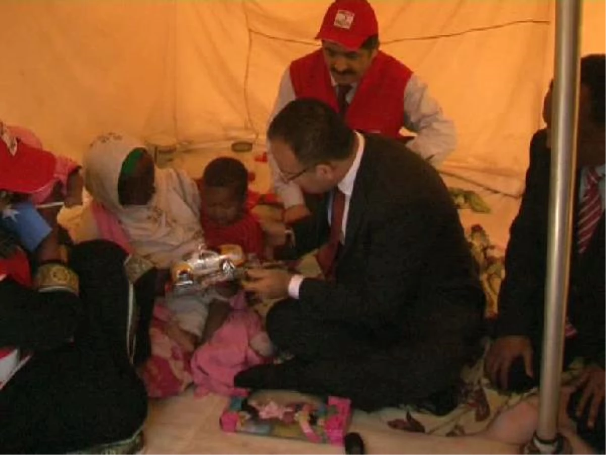 Bozdağ Somalili Çocuklarla Yakından İlgilendi