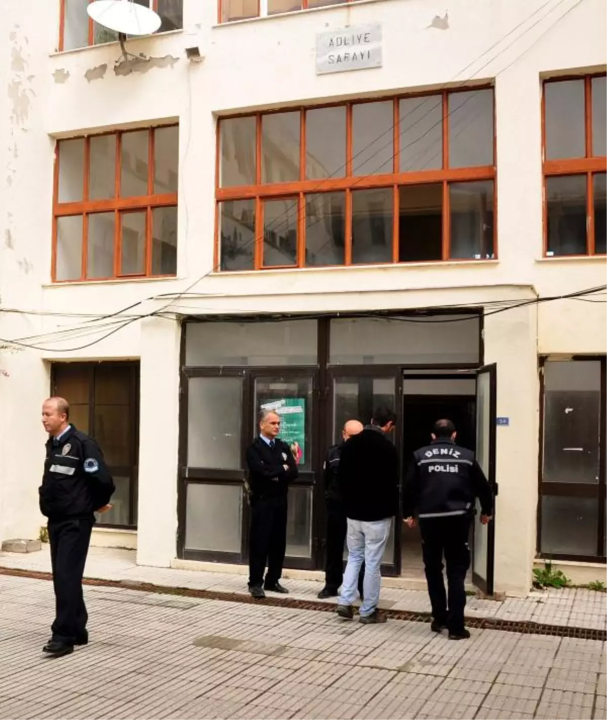 Can Yücel\'in Mezarına Saldırı Davası Başladı