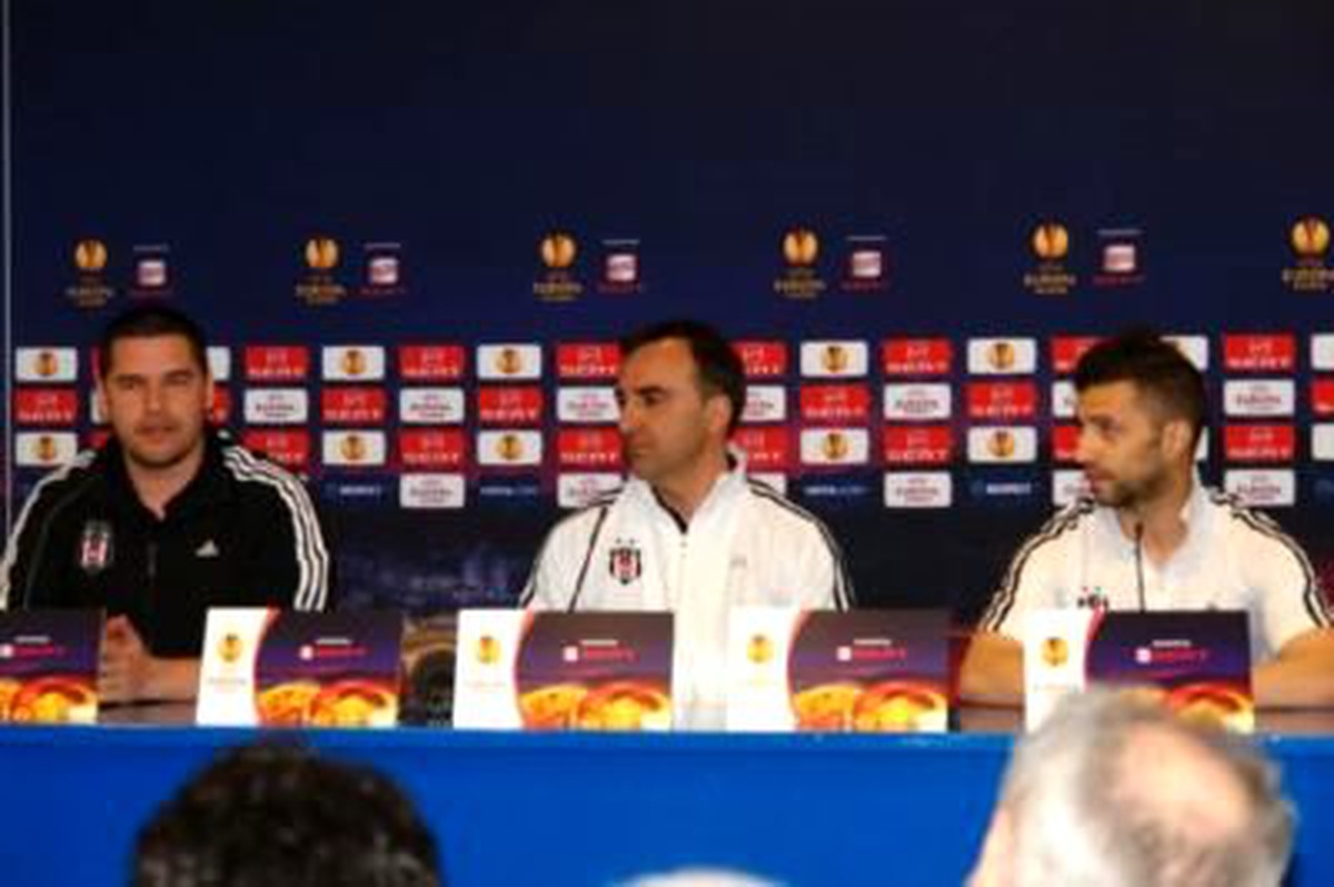 Carvalhal: 'Ben ve Futbolcularım Tarihi Bir Maç Olacağının Bilincindeyiz'