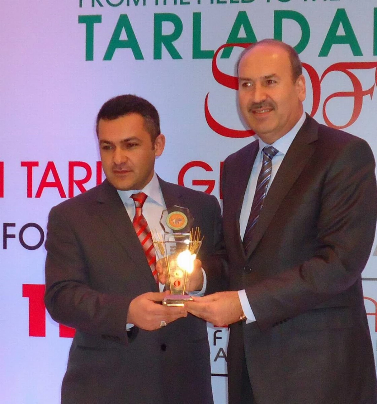 Erzurumlu Genel Müdür Kutlu\'ya Ödül