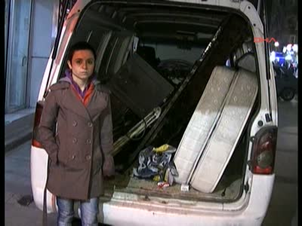 İki Çocuğuyla Sokakta Kalan Kadının Dramı