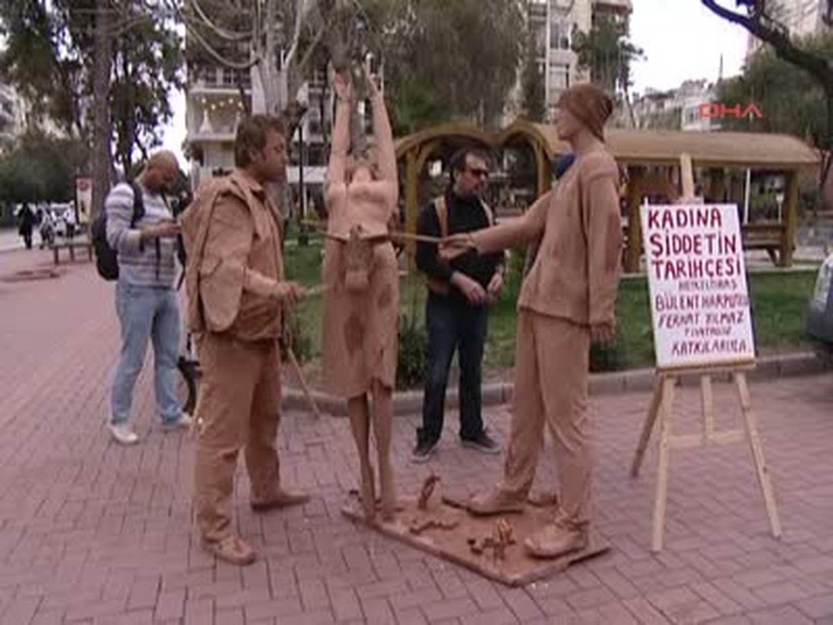 Kadına Şiddete Heykelli Protesto