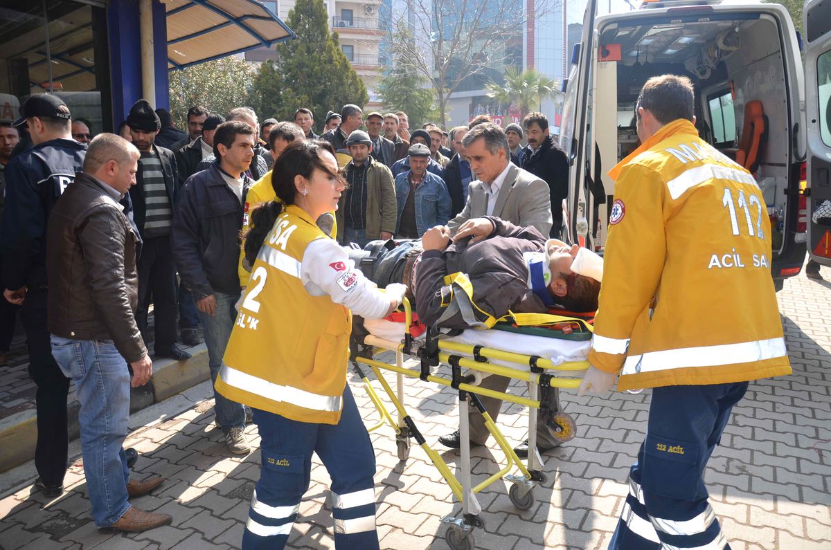 Merdivenden Düşen İşçi Ağır Yaralandı