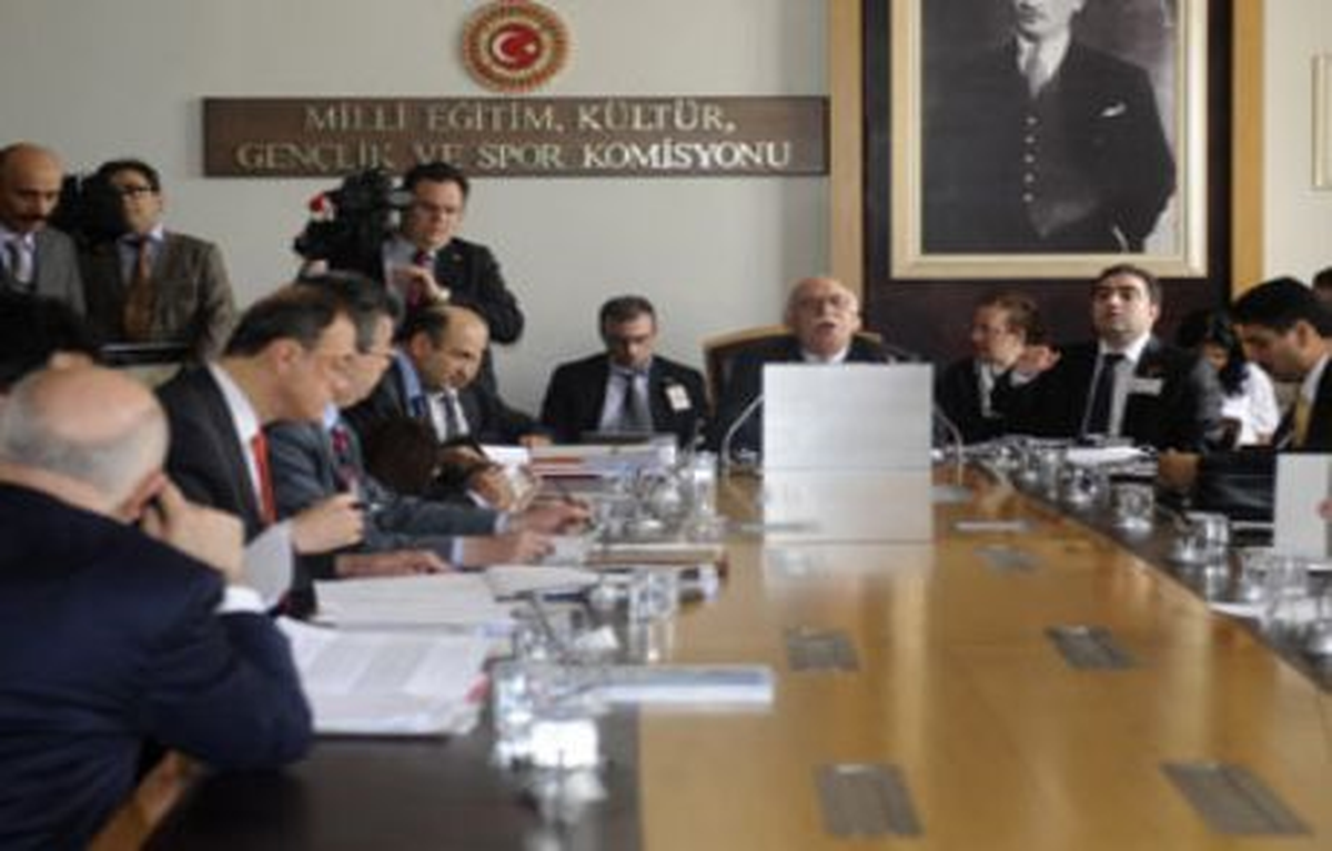 Milli Eğitim Komisyonu'nda 'Allah Demek Yasaktı' Kavgası
