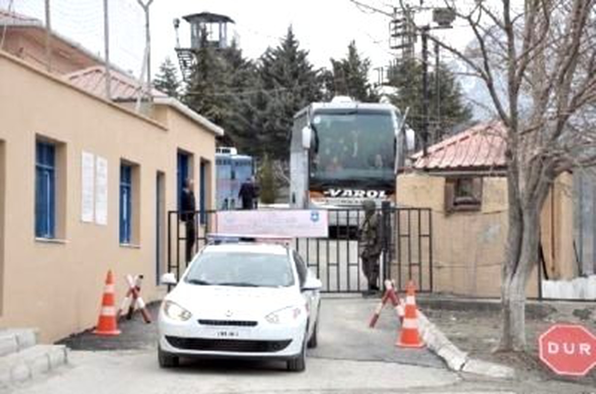 Pozantı Cezaevi\'nde Nakillerin Başlaması