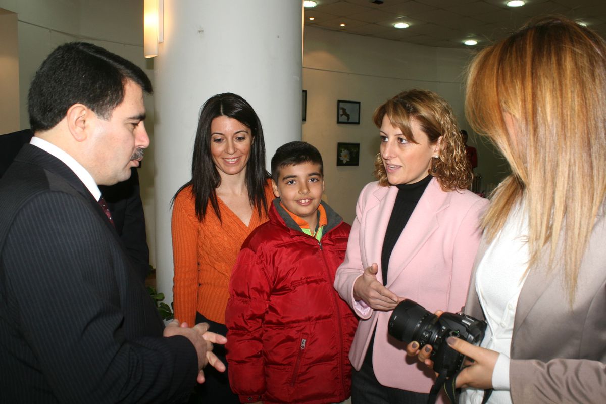 Vali Şahin "Yolun Başlangıcı" Fotoğraf Sergisini Gezdi