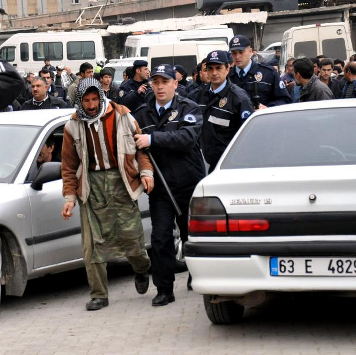 Zabıta İşportacı Kavgası; 4 Yaralı, 7 Gözaltı